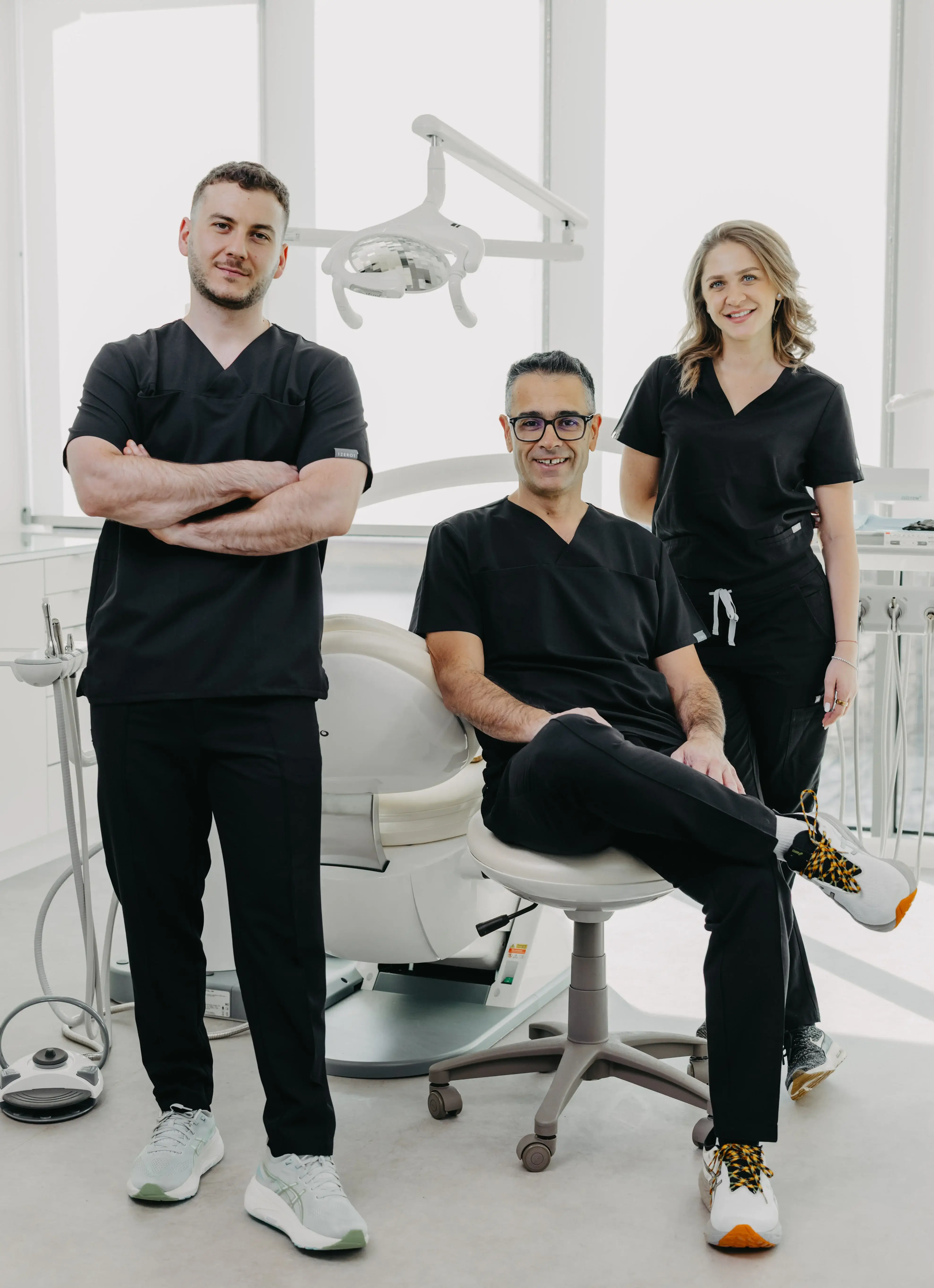 Dr. Rares Buduru cu echipa medicala
